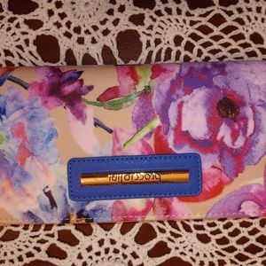 Braccialini " Christina "Floral Wallet - Brand New in Box